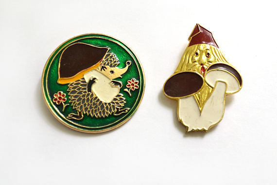 Mushroom enamel pins http://etsy.me/2FxnWbD