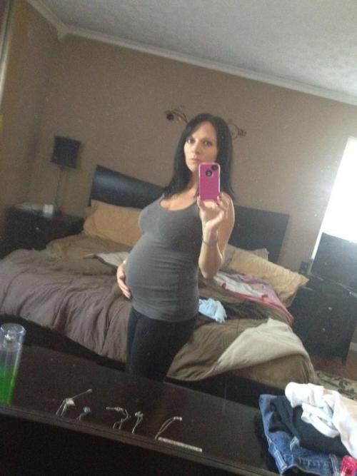 thefertilevalley:Always awesome to see a curvy baby-making...