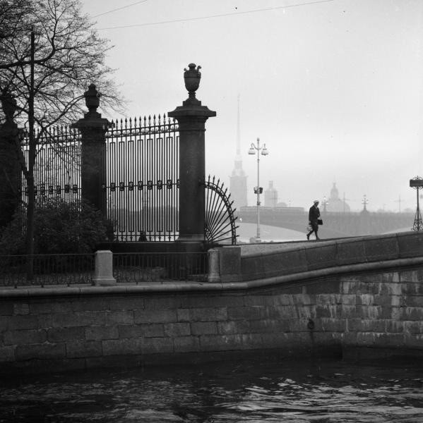 Saint Petersburg, Summer Gardens fence. Photo by Vsevolod Tarasevich, 1960s