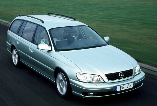 Opel omega v8