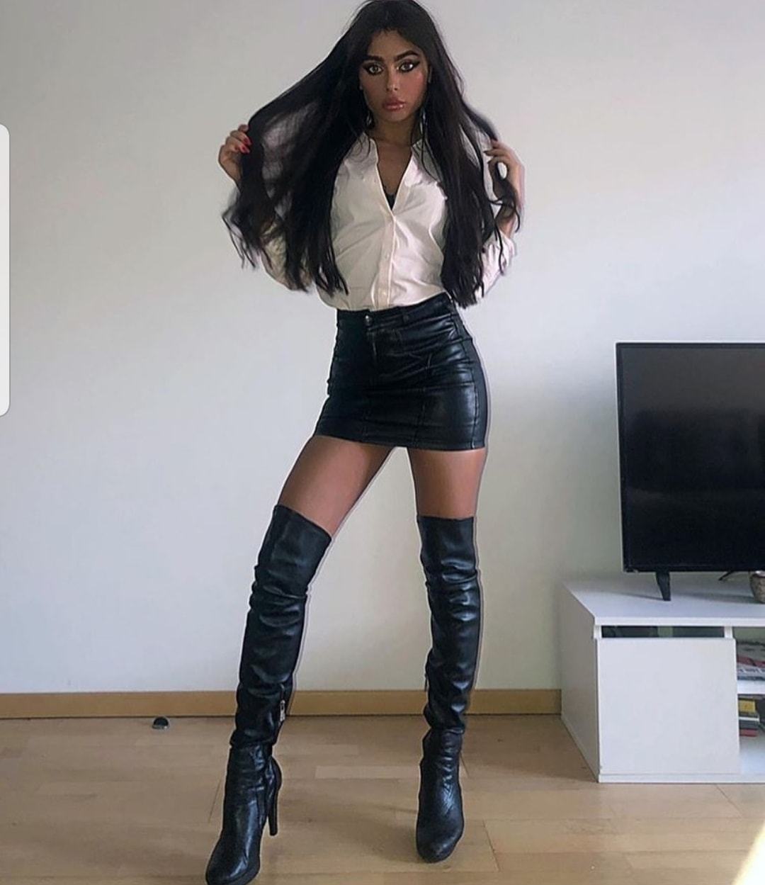 Evil woman. Эвил Вумен. Evil woman onlyfans. Evil woman Goddess.