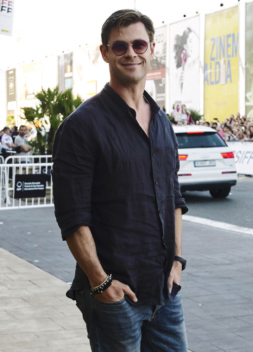 henryscavills:CHRIS HEMSWORTHarriving at the 66th San Sebastian...