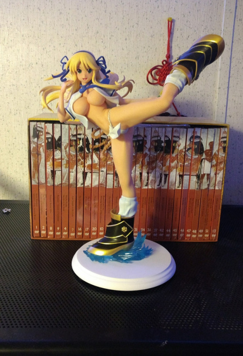 Last week on friday, my new Katsuragi figurine finally arrived....