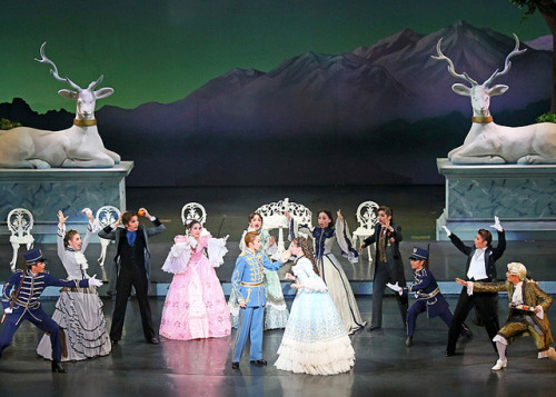 ilovetkrzuka:Takarazuka Revue Moon Troupe Elisabeth das...