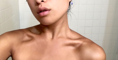 The only thing poppin right now are my collar bones