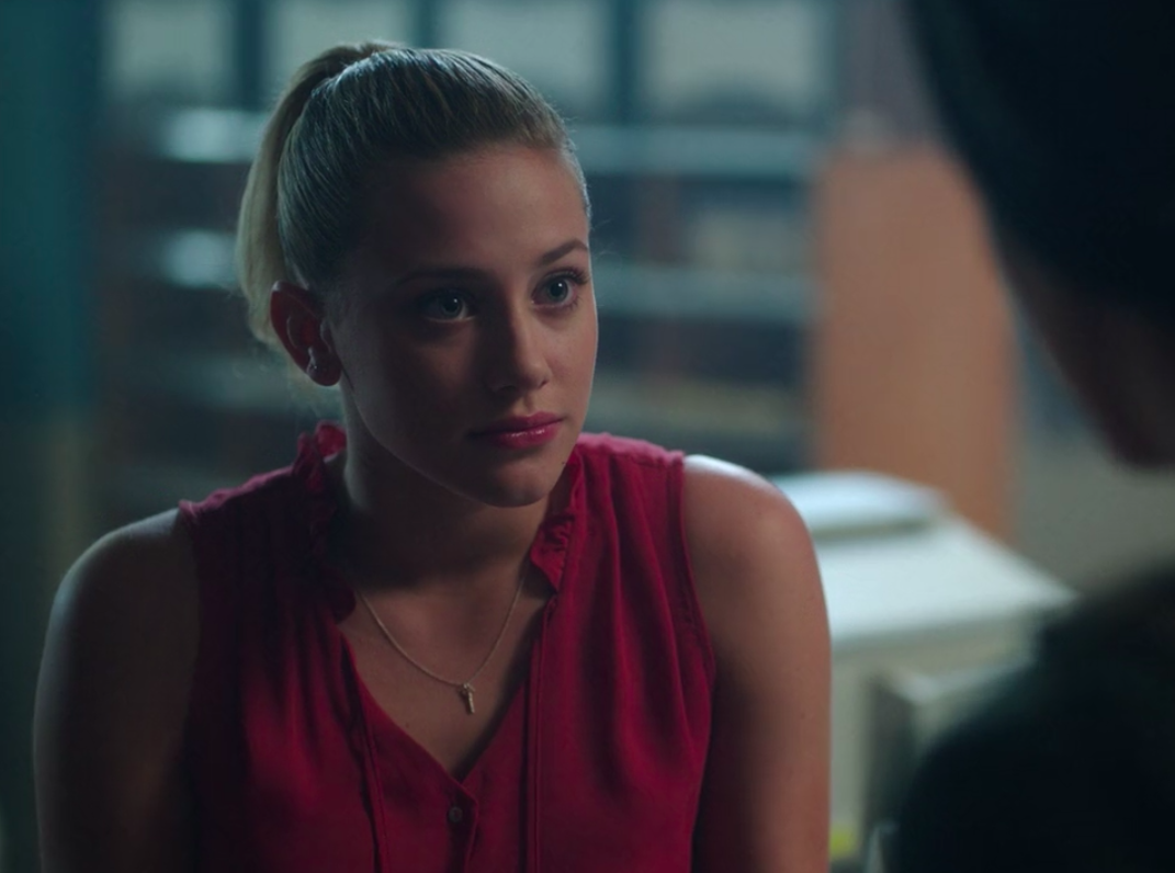 Betty Cooper Outfit Watch — 1x03 Chapter Three: Body Double