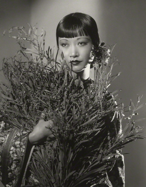 twixnmix:Anna May Wong photographed by Paul Tanqueray, 1933.