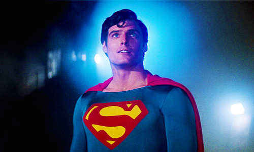 Por que os críticos odeiam o filme dos seus super-heróis favoritos?