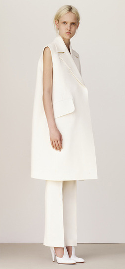 SLFMag - Trendy fashion style: Cream-white sleeveless...