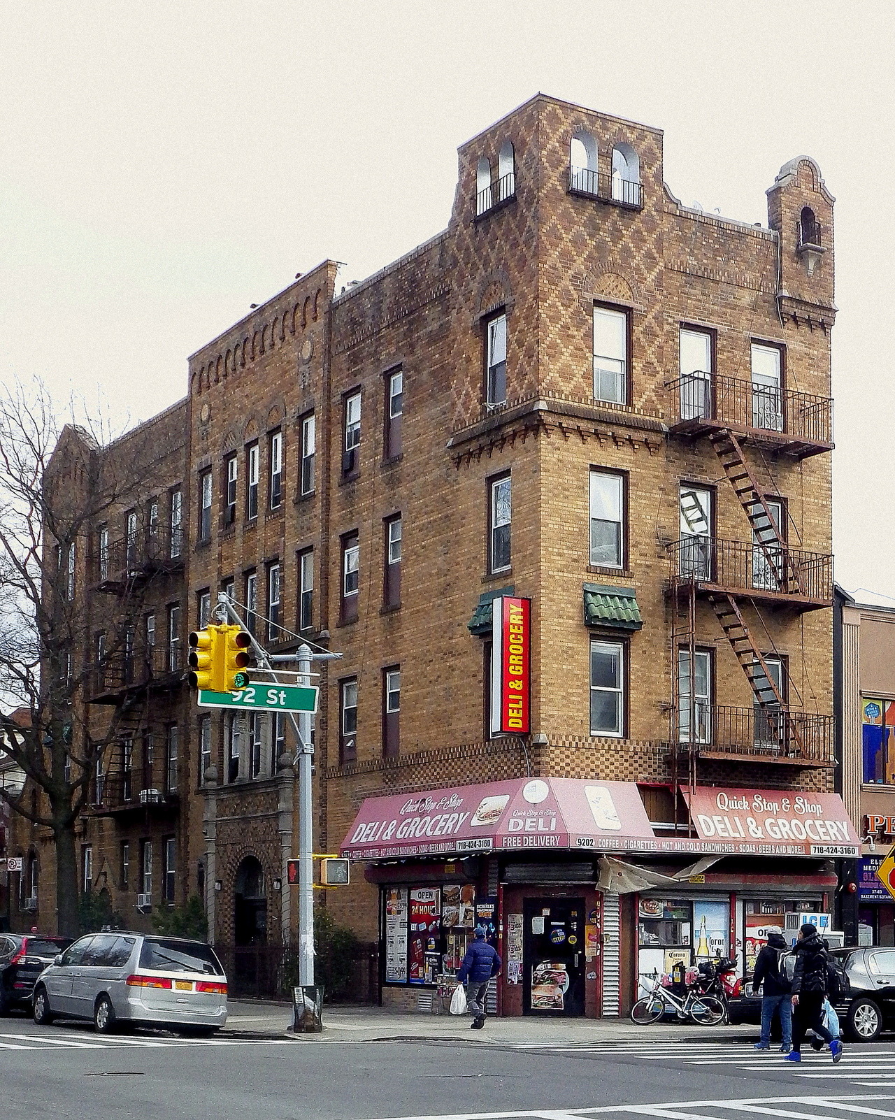 Wandering New York, An apartment house in Jackson Heights, Queens