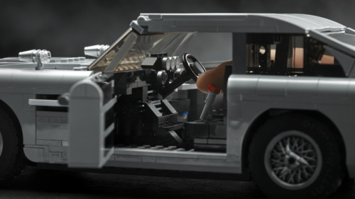 therealautoblog:‘Goldfinger’ Aston Martin DB5 Lego kit has...