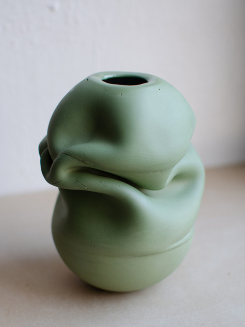 spatula:(via This Norwegian Designer is Making a Vase Every...