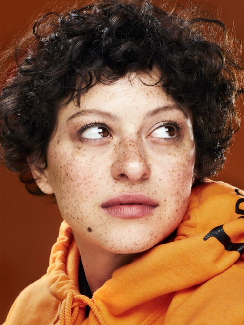 bobbydoherty:Alia Shawkat for Vulture