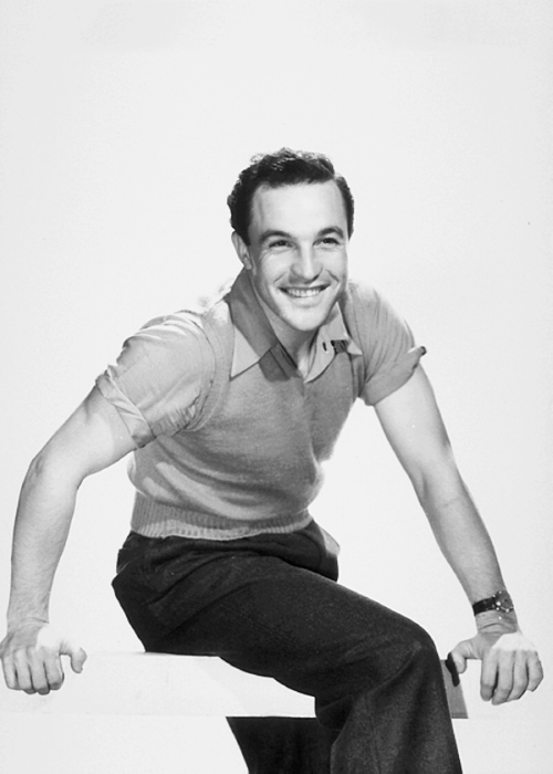 wehadfacesthen:Gene Kelly, 1943 or ‘44