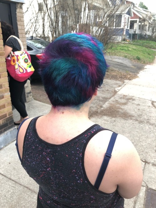 bladesofaura13:jackwritesstuff:Showing off my cool tie dye...