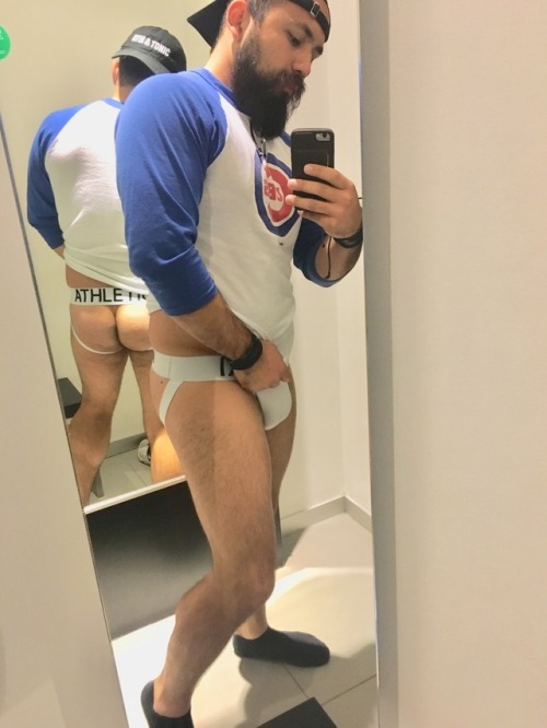 sammymyselfandi:Dressing room fun