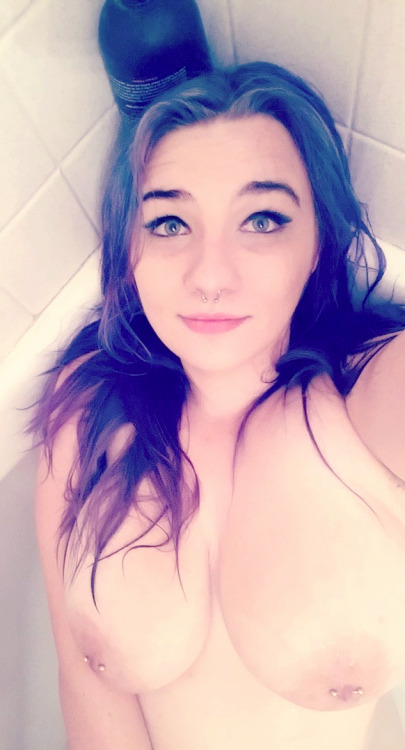 liveingdeadgirl21:My premium snapchat is $20 for life Daily...