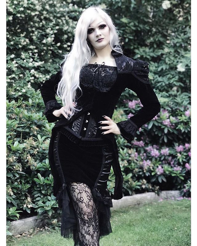 Model: Victoria Lovelace Clothes: Burleska Corsets... - Gothic and Amazing