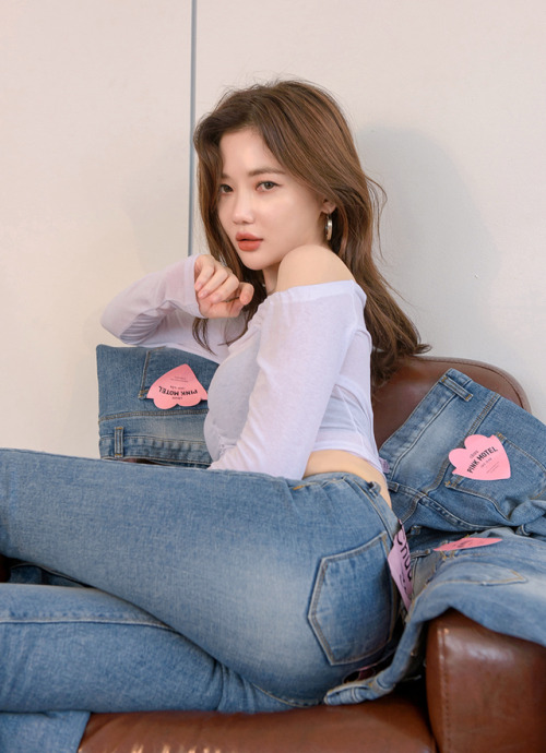 korean-dreams-girls:Sung Kyung - April 19, 2018 Set