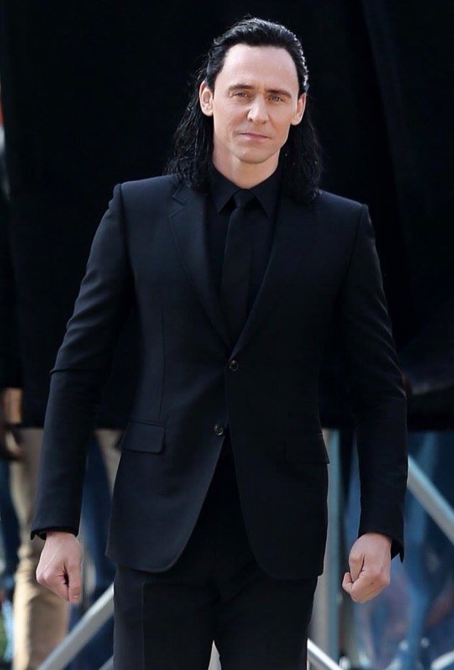 Tom Hiddleston as Loki - Black Suit Magic On set... | Scifigurl720