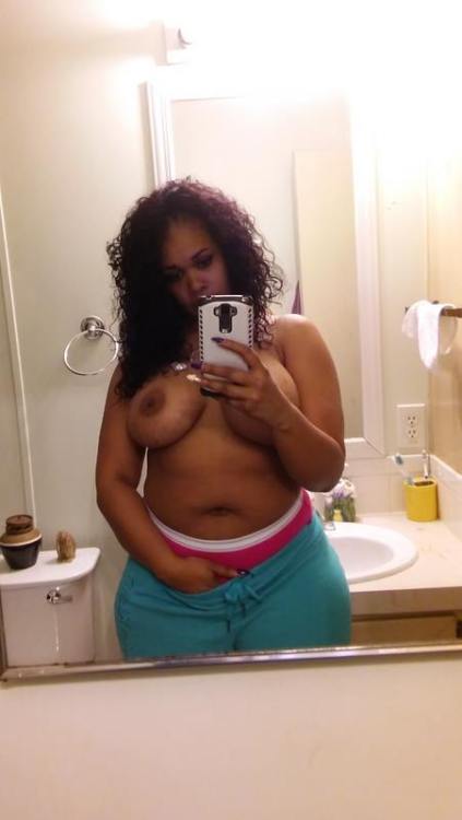 ebonyinc4u:I set up my sister’s phone so when she sends pics...