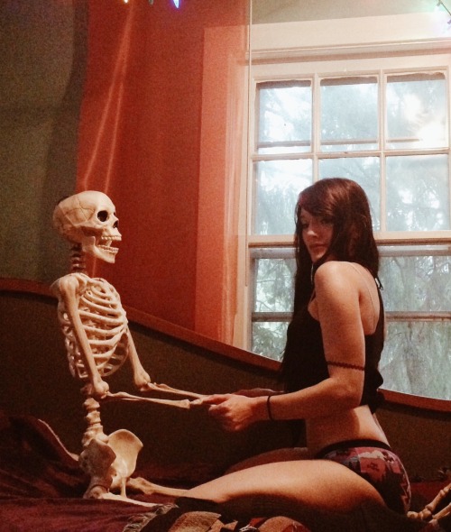 life-on-marrs:So I bought a skeleton. And I was being completely...