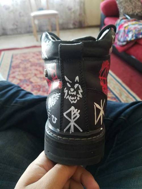 Design my boots in punk rock style. Does anyone think what...