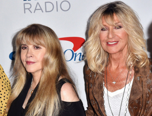 aluacrescente:The gorgeous ladies of Fleetwood Mac!