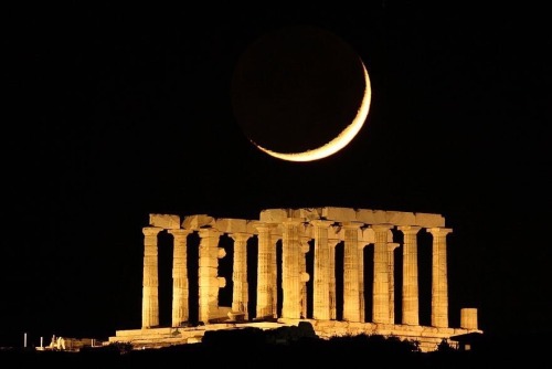 roseoilz:the moon sets behind the temple of Poseidon at Sounion