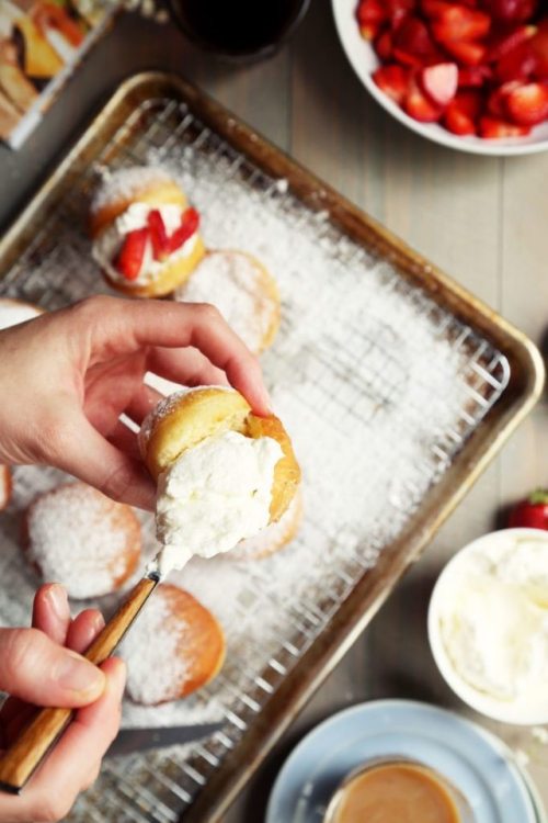 sweetoothgirl:Strawberries and Cream Doughnuts