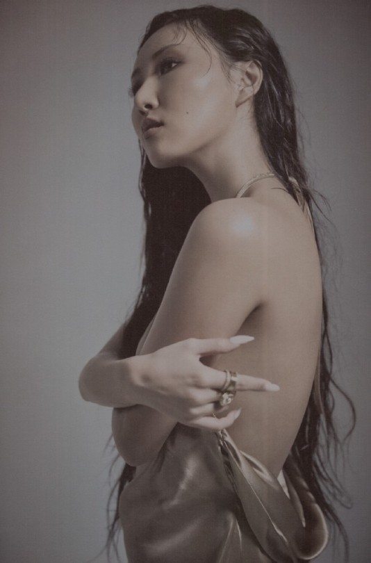 María photobook scans (cr 小J_玩在Korea)