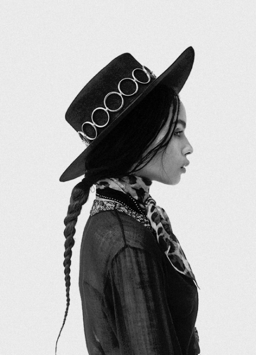 flawlessbeautyqueens:Zoe Kravitz photographed by Zoey Grossman...