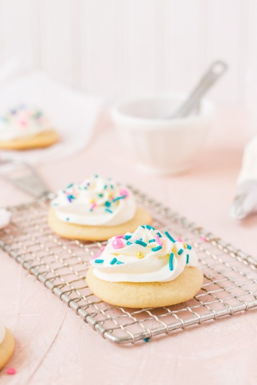 sweetoothgirl:SOFT ALMOND COOKIES WITH ALMOND BUTTERCREAM