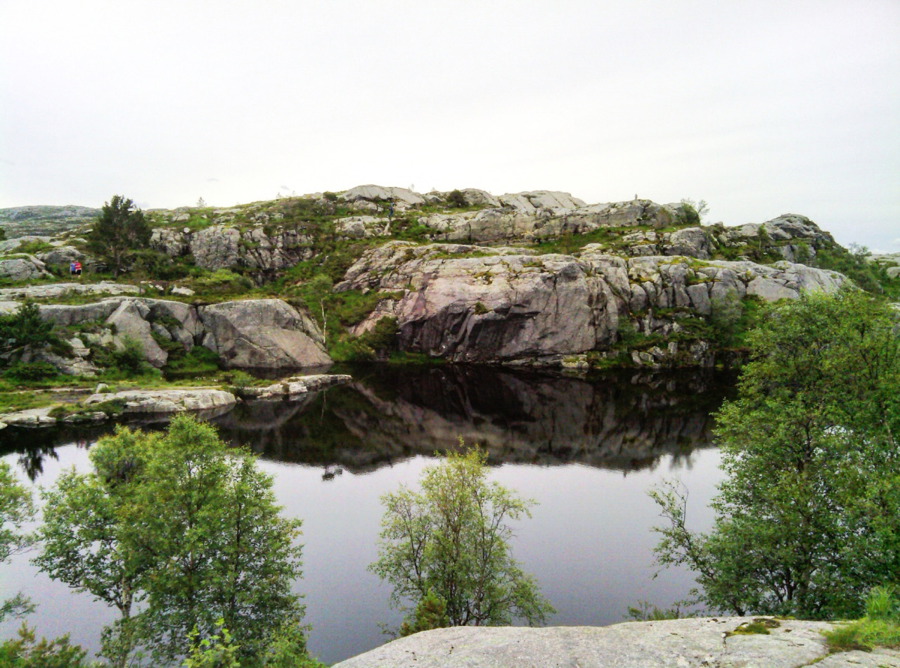 félig lekapcsolva kis szikla