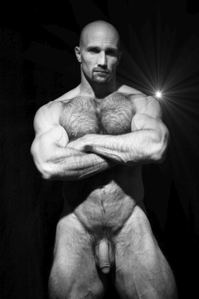 Woof! Hot damn! Show this pic to anyone who prefers a smooth chest ;)