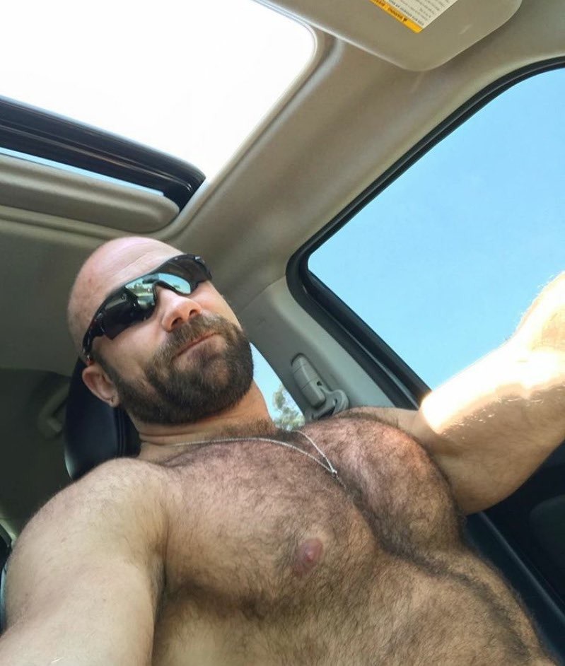stroke-adult-muscled-bear-forced-porn