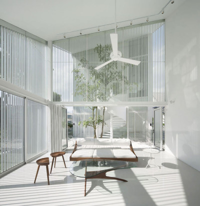 White modern lounge with a tall ceiling, Windsor Park Road, Singapore [950×979]