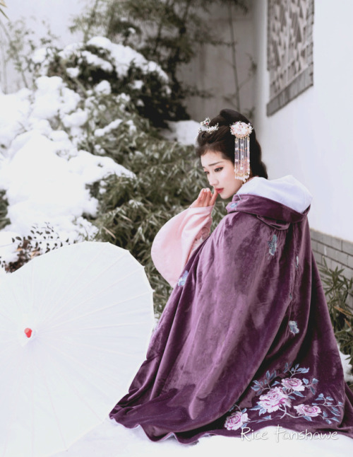 hanfugallery:Traditional Chinese hanfu | doupeng (cape)