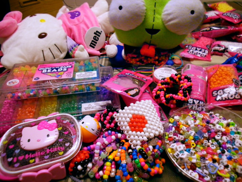 sanrio hello kitty rainbowcore rainbow toycore kidcore scenecore emocore scene emo scene revival scene fashion emo fashion agere colorful roygbiv age regression rainbow aesthetic eye strain