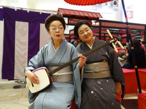 Ineka and Botan (by Rekishi no Tabi)
“ Some things get better with age. They truly do!
Kanazawa in Ishikawa Prefecture, which used to be the castle town of the Maeda clan’s fief of Kaga, is having a tourism promotion called “Lady Kaga”, featuring the...