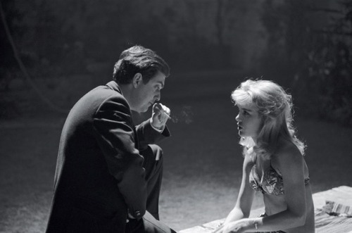 howardhawkshollywoodannex:Stanley Kubrick directing Lolita...