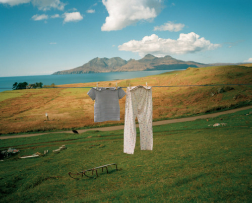 wanderlusteurope: â€œIsla de Eigg, Isla de las HÃ©bridas, HÃ©bridas Interiores, Escocia (Martin Parr)â€