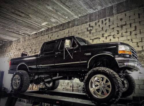 topguncustomz:Old school beast!http://topguncustomz.comLove...