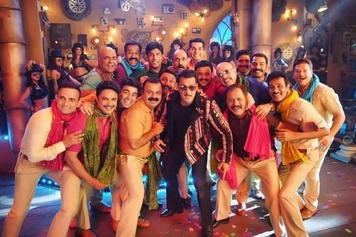 „★ Selfie cu Munna ... Salman Khan cu co-actorii săi din setul de * Munna Badnaam Hua *! “