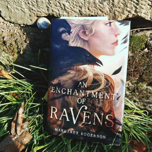 chippedfiction:Currently Reading: An Enchantment of Ravens