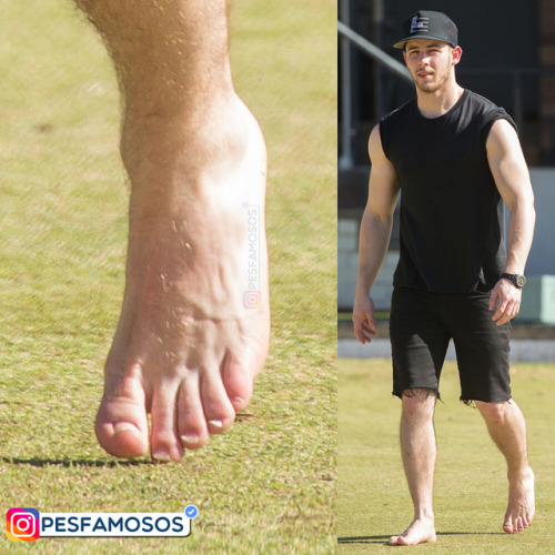 horny–faggot:Nick Jonas feet