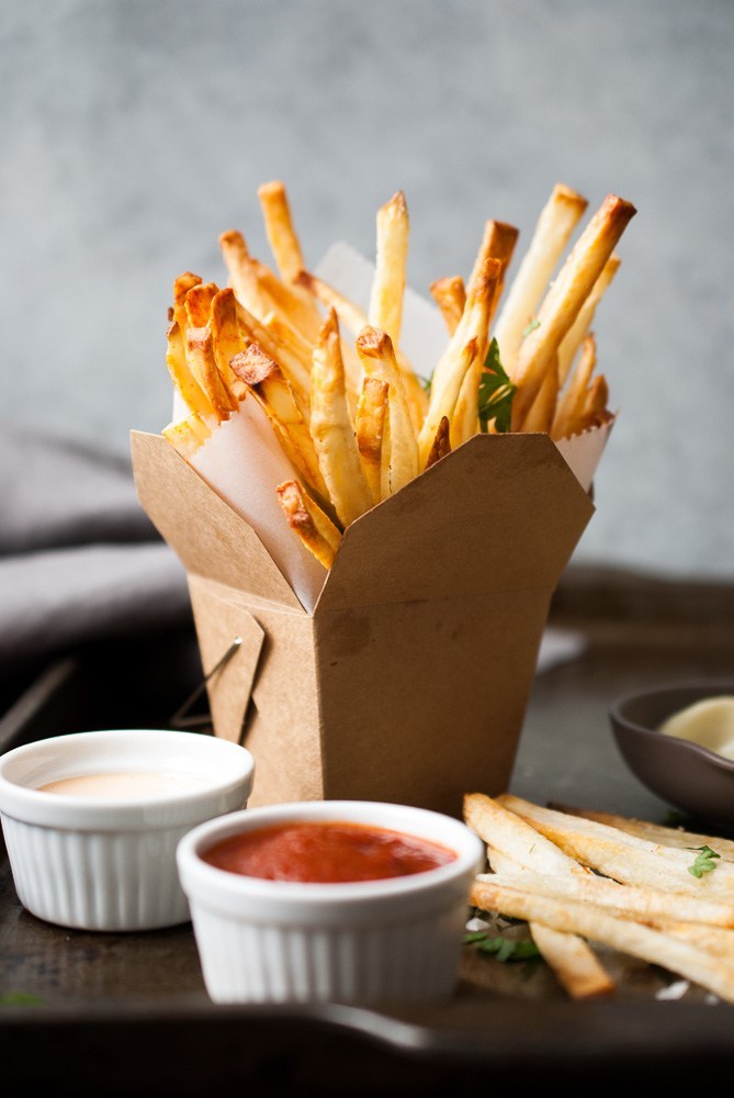 CRISPY FRENCH FRIES W/HOMEMADE DIPPING SAUCES