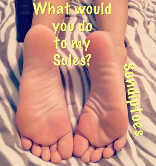 Sexy women's feet and more. ENJOY!