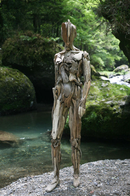 culturenlifestyle:Hauntingly Beautiful Driftwood Sculptures...