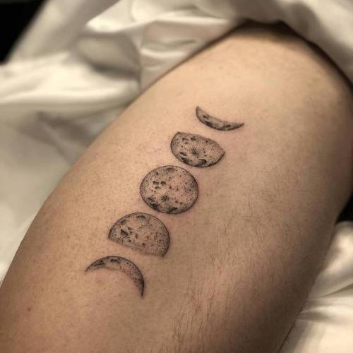 By Chang, done at West 4 Tattoo, Manhattan.... small;moon phase;shin;astronomy;chang;tiny;ifttt;little;moon;illustrative